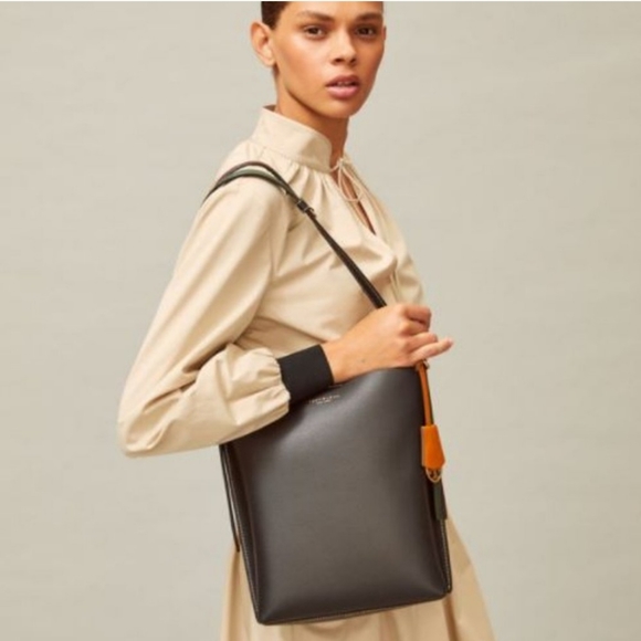 Tory Burch Perry Leather Bucket Bag. NWT - Picture 2 of 12